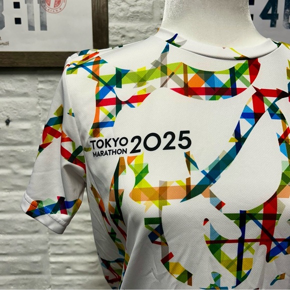 ASICS TOKYO MARATHON 2025 Tシャツ メンズXS Size M Asics Tokyo Marathon 2025 Limited Signature Runners